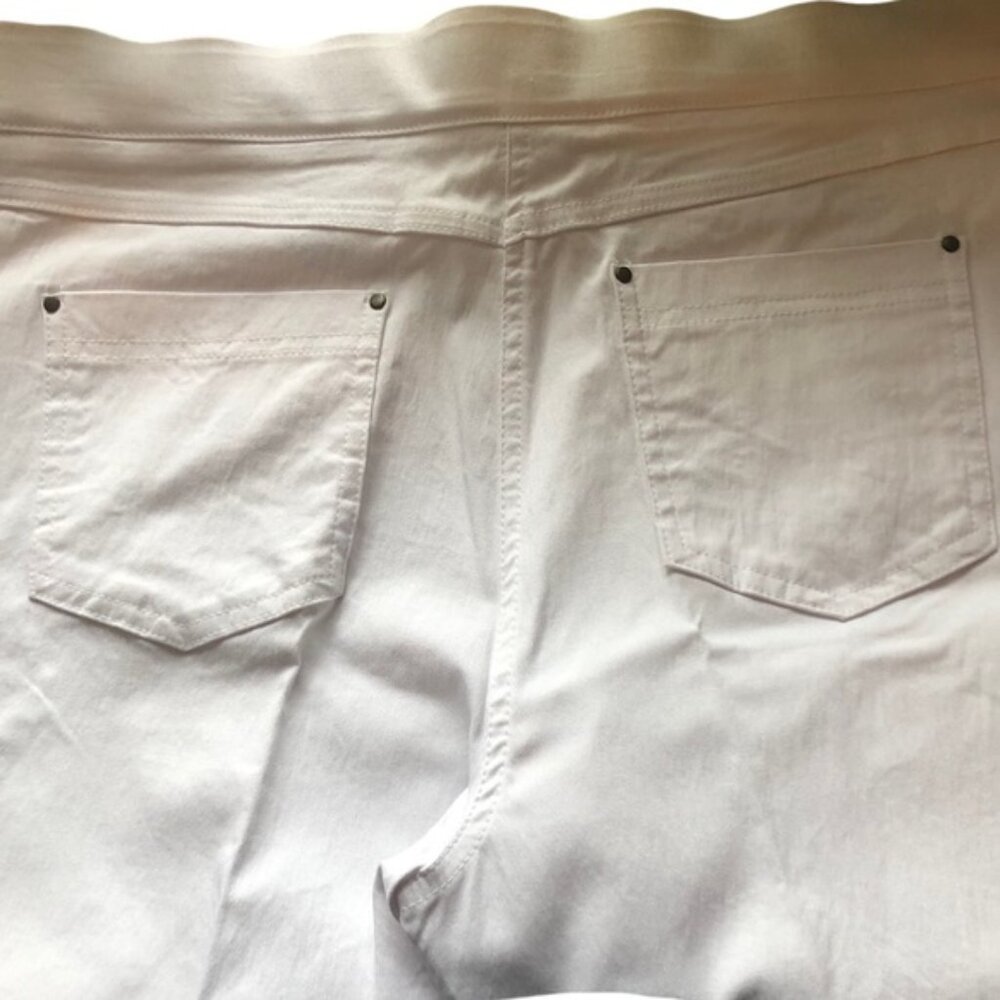 Madison White Superstretch Cropped 5-pocket Jeans - Size L, NWOT